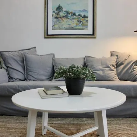 Boutique Mia, Amazing Location With Parking
