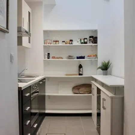 Apartment Boutique Mia, Amazing Location With Parking