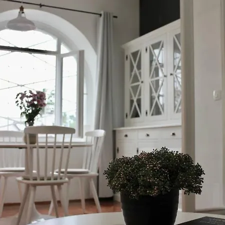 Boutique Mia, Amazing Location With Parking