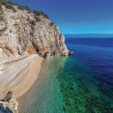 Boutique Mia, Amazing Location With Parking Οπατία