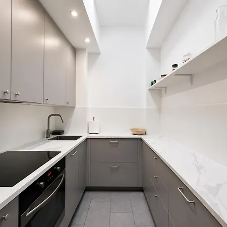 Boutique Mia, Amazing Location With Parking * אופטיה