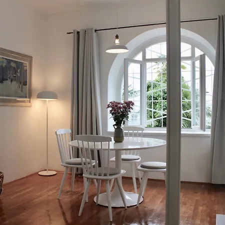 Boutique Mia, Amazing Location With Parking Apartment *