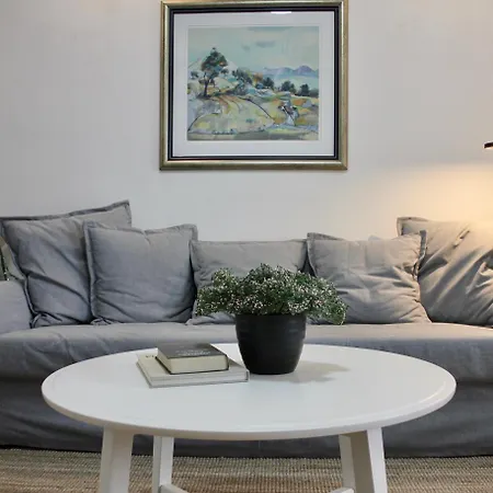 Boutique Mia, Amazing Location With Parking